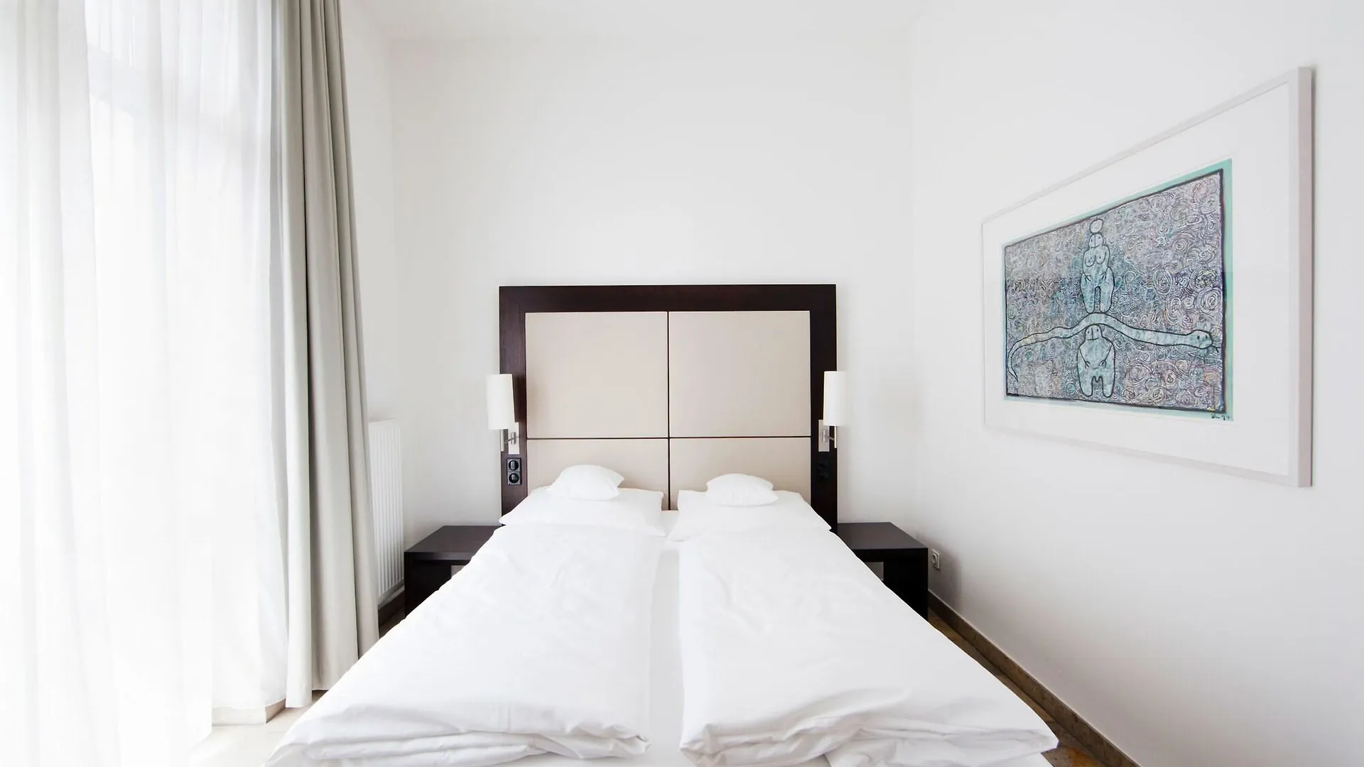 Burns Art Hotel Dusseldorf 4*,