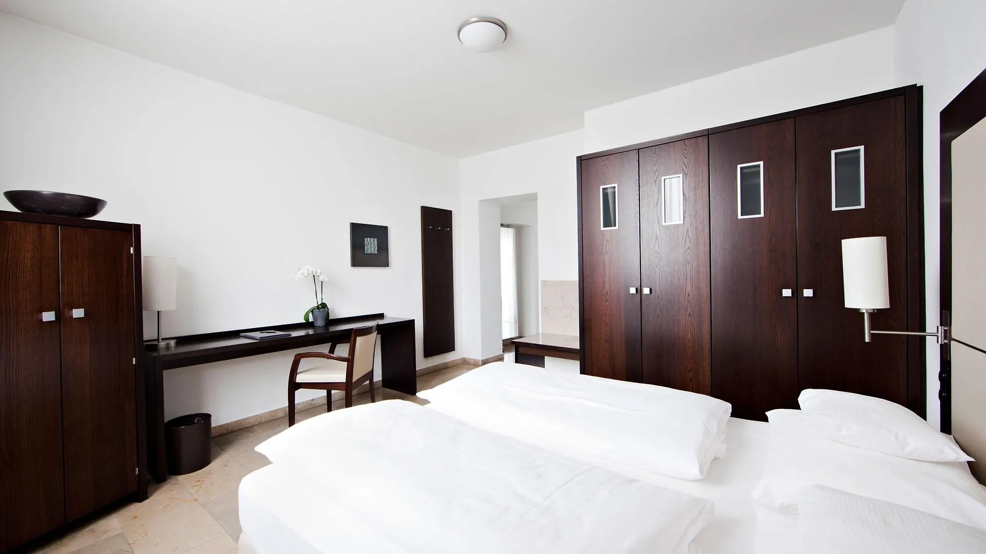 ****  Burns Art Hotel Dusseldorf Germany