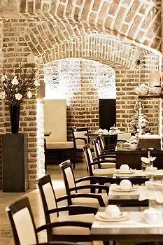 Burns Art Hotel Dusseldorf 4*,