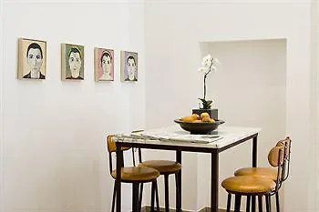 Burns Art Hotel Dusseldorf 4*,
