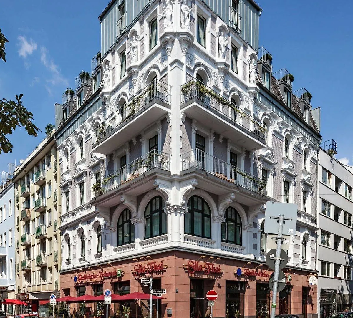 Burns Art Hotel contacts