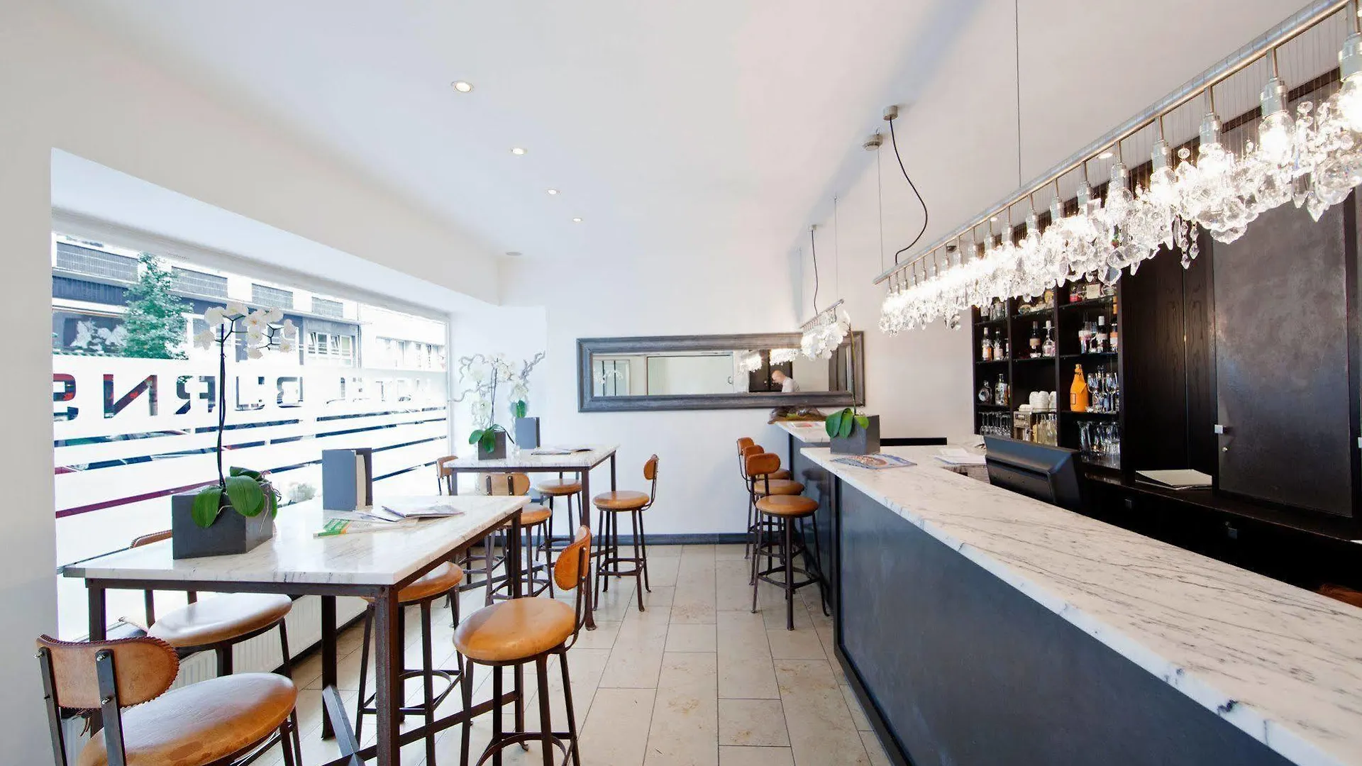 Burns Art Hotel Dusseldorf 4*,